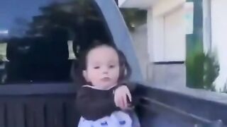 مقاطع مضحكة