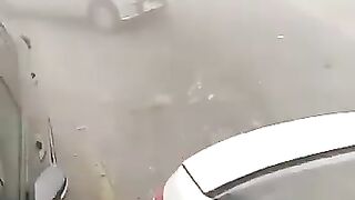 دھند میں گاڑی آہستہ چلائیں۔اللہ پاک معاف فرمائے ❤