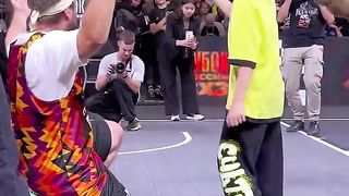 Когда никто в зале не ожидал от тебя такого ???? #tricks #streetball #freestyle #dimavasilov.