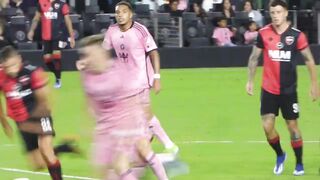 @LeoMessi  ‎@intermiamicf  vs. ‎@CANOBoficial  #intermiamicf #newellsoldboys #messi #LionelMes