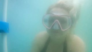 Girl breathhold 1 minute