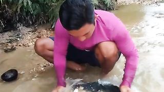 Sungai memuntahkan emas #mencariemas #goldprospecting #goldpanning #goldhunting #findinggold.