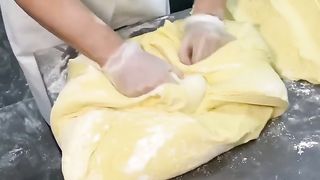 The BUSIEST DONUT FACTORY in the WORLD! Carl’s Donuts in Las Vegas.
