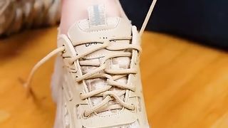 Tie shoelaces, pattern tie shoelaces, changeable shoelaces.