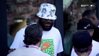 الثقافة المضادة   LeBron James shows love to Lionel Messi before his Inter Miami & MLS debut