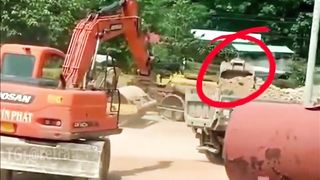 The poor excavator lost its bucket