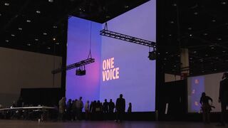 President Obama tours prototype of 'Power of Words' immersive exhibit