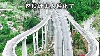A section of highway that allows you to turn around was found in the mountains of Guizhou. This design is awesome.