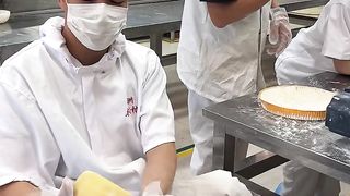 This big mooncake is so delicious#shorts #mooncake.