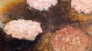 【代々木】4段重ねのインパクト抜群ハンバーガー！肉とチーズを4枚ずつ挟んだ罪深い逸品【JB’S TOKYO】 #asmr.
