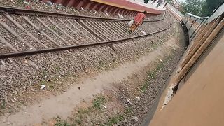 কিভাবে রেল লাইন চলে