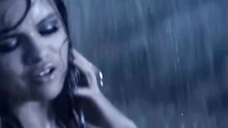 Selena Gomaz  in rain song and dance