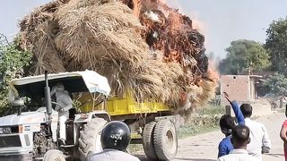 খড় এর ট্রাকে‌ আগুন ????