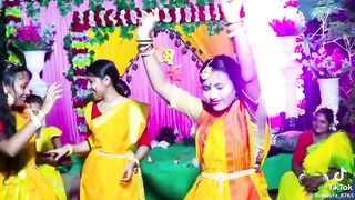 গায়ে হলুদের সন্ধায় খুব সুন্দর একটা নাচ