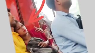 পাবলিক বাসে টিপ্পা টিপ্পি