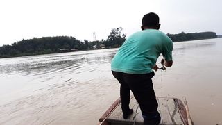 MY FRIEND LOSE HIS FISH IN FRONT HIS FACE