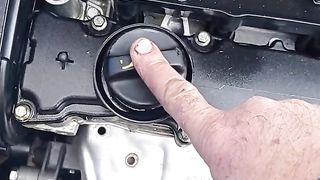 سبب خروج زيت من بلف التبخير أو غطاء المحرك - تهريب زيت من بلف التبخير.