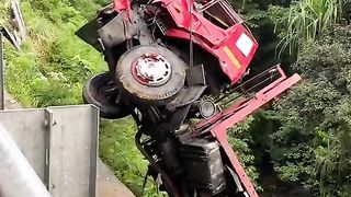 Kecelakaan dump truk