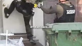 Cops try to break in a house