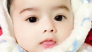Cute baby ????