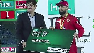 Shadab Khan received trophy from CM Sindh
