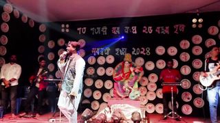 লাল শাড়ি পড়িয়া কন্যা