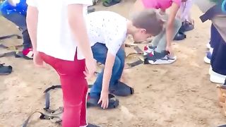 خلودة تحدى الخوف وتسلق الأعالي????.