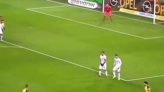 Smart Freekicks ???? Comment your thoughts ???? ???? FOLLOW @the_footballgoats ig FOR DAILY INSANE GOALS ????⚽????