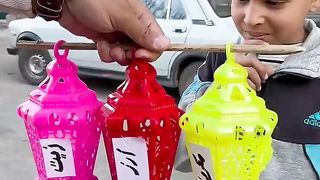 اختار فانوس من التلاته.