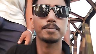 ট্রেনের ছাদে কি ঝুঁকি নেয় দেখুন ভিডিওতে