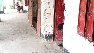 সেই ধরনের স্লো মোশন।কি অদ্ভুত এক হাটা।????????????