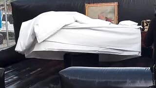 Hold out for 30 seconds to win a night at the hotel