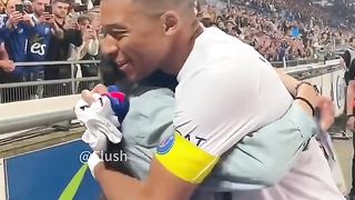Mbappe Respect moment