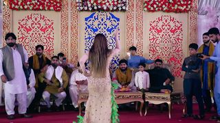 Band Kamre Mein Pyar Karenge