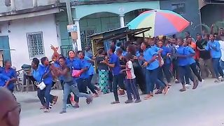 Les élèves du cycle commercial de Pointe Noire en feu