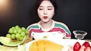 Food eating and yammy