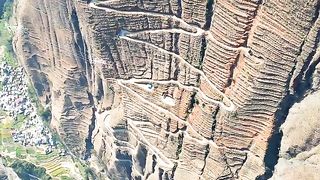 THE WORLDS MOST STEEP  ROCKY ROAD