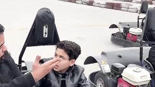 كيف تعلم ابنك يعتمد على نفسة بالسياقة.