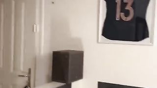 Elle crie une fois qu'elle est morte ????