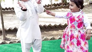 Cute babies dance krte hue