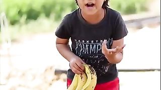 Oo_aaa_????????_Father_and_daughter_funny_video_#shorts_#viral_#papa_#funny_#sister(360p).