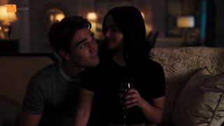 Riverdale 4x02 - Veronica & Archie Kissing Scene | Camila Mendes K.J. Apa | Varchie | Netflix