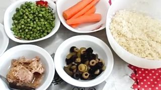 Salade de Riz - سلاطة روز مفورة بالبخار - مطبخ زكية الروتين #funny #tunisiancuisinezakia #foryou.