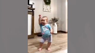 Cute baby dancing video // lovely dancer // funny video