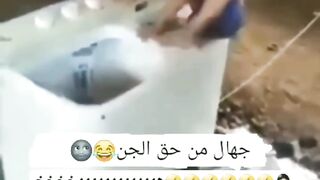 A baby bathing????????????