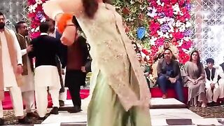 اس لڑکی کا ڈانس چیک کرو کیسے وائرل ھورہی ہے