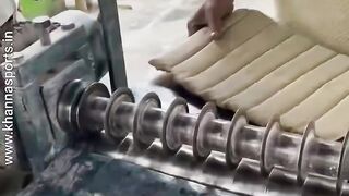 Pakistan_silakot_tennis_ball_making(720p).