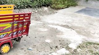 Truk Oleng Angkut Induk Sapi, Dinosaurus, Gajah Yang Berlumpur Warna