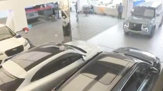amazing skill of turning the car 180 degrees