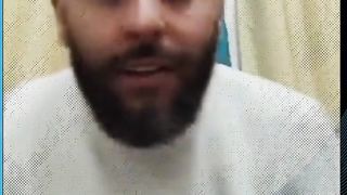 تيك توك يدخل المساجد الجزائرية إمام يصلي ويتفاعل مع المتابعين كبسو ولا تحبسو